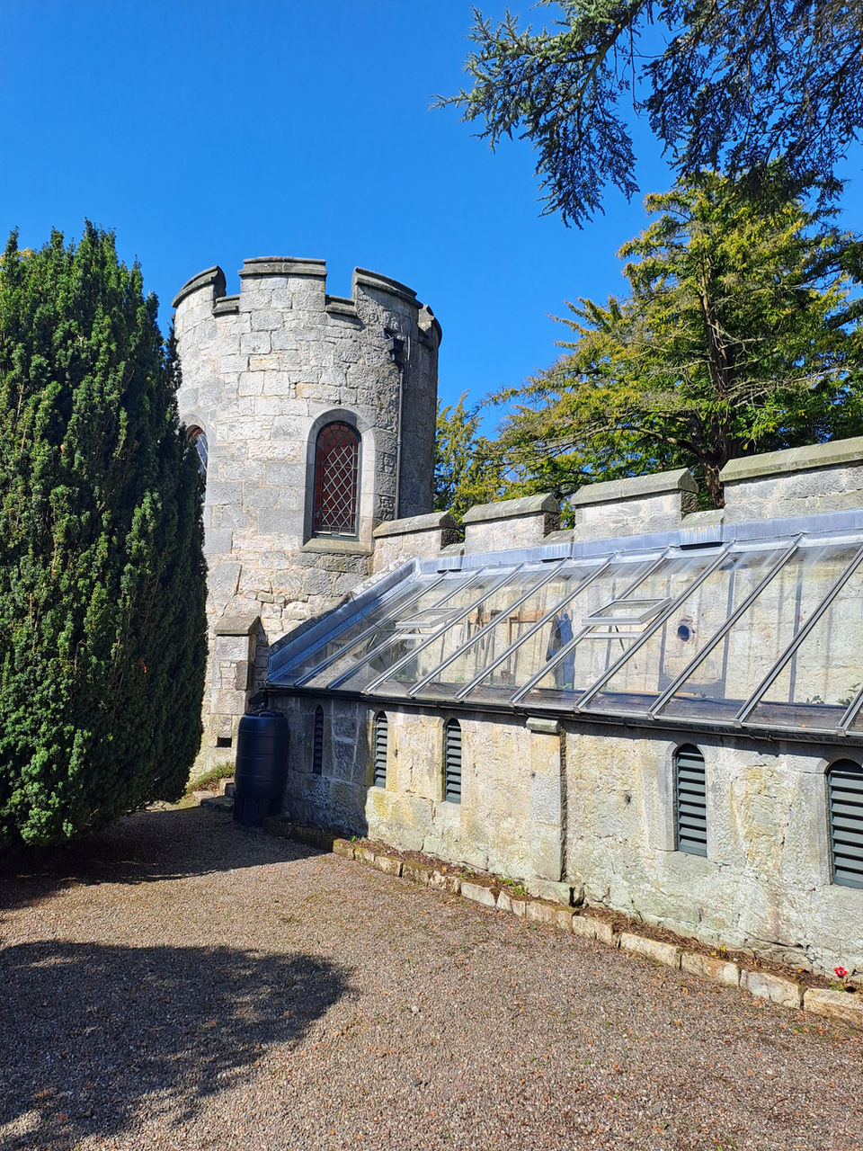 Dunimarle Castle