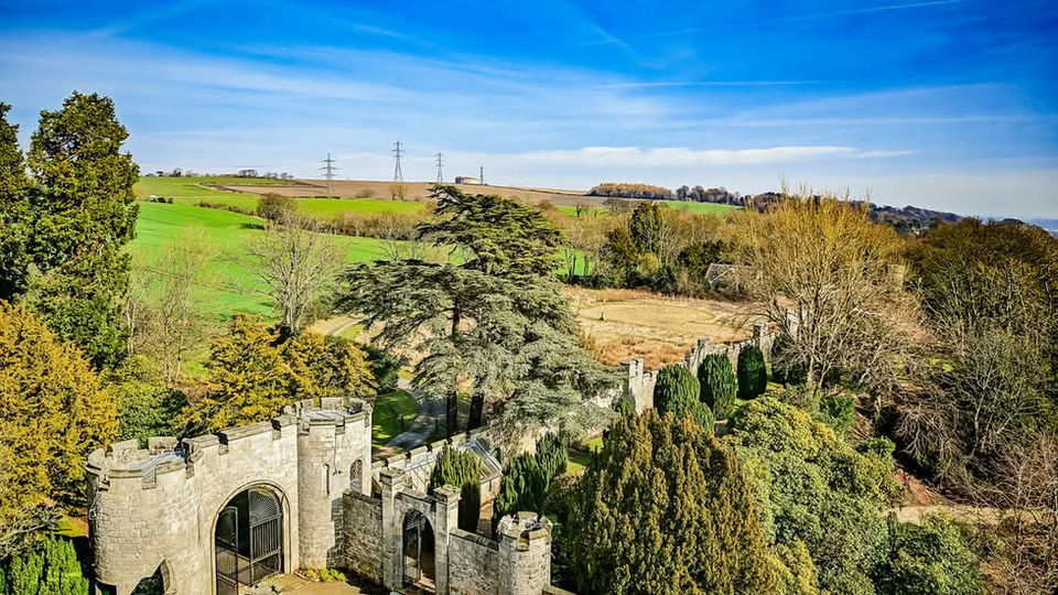 Dunimarle Castle