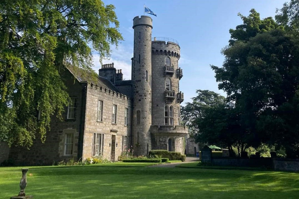 Dunimarle Castle