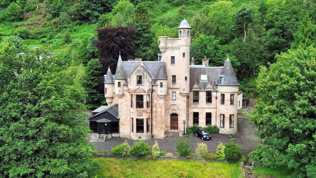 Broomhall Castle Restaurant & Hotel
