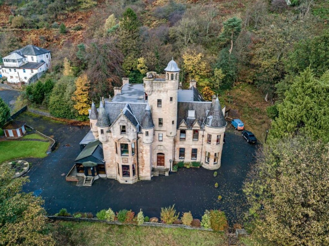 Broomhall Castle Restaurant & Hotel