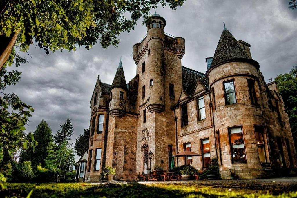 Broomhall Castle Restaurant & Hotel