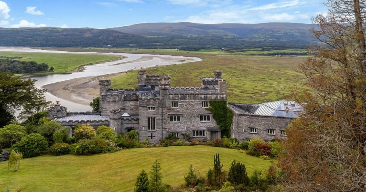 Glandyfi Castle
