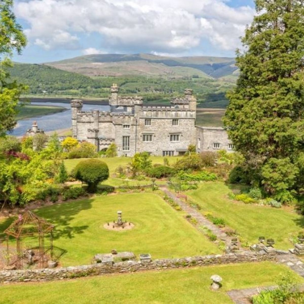 Glandyfi Castle